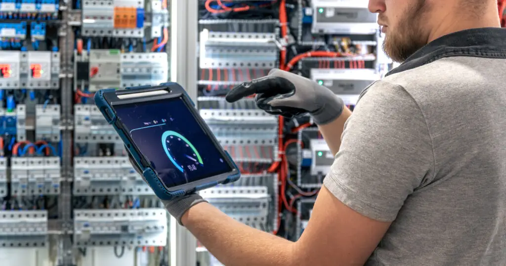 Electrician analyzing